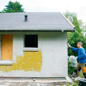 Udvendig isolering: Grundpuds glittes ikke som traditionel mørtel Udvendig isolering: Grundpudsen glittes ikke som traditionel mørtel